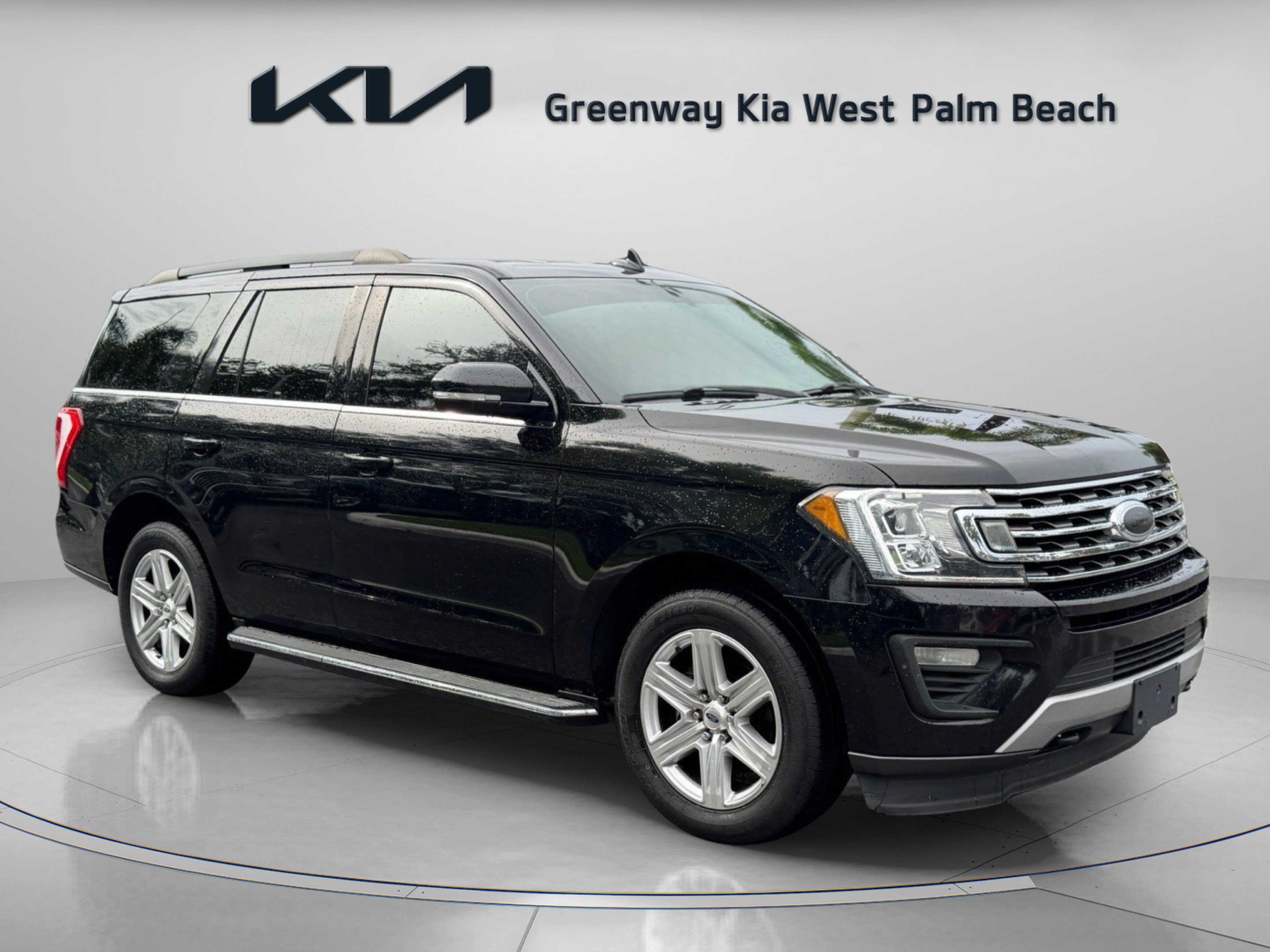 Used 2018 Ford Expedition XLT w/ Equipment Group 202A AWD/4WD image 1