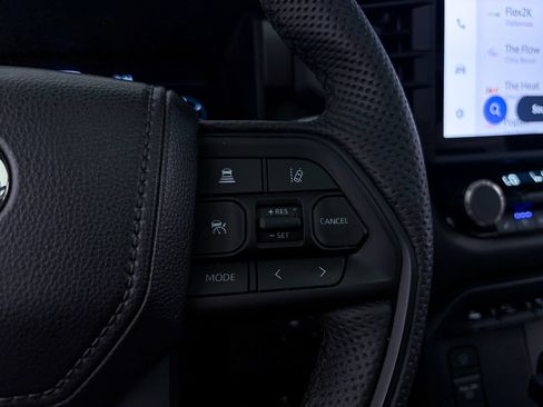 Used 2025 Toyota Sequoia TRD Pro AWD/4WD image 30