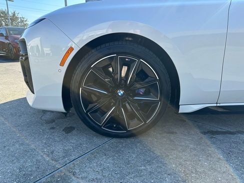 Certified 2025 BMW 760i xDrive w/ Luxury Rear Seating Package image 35