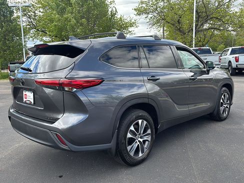 Used 2022 Toyota Highlander XLE AWD/4WD image 20