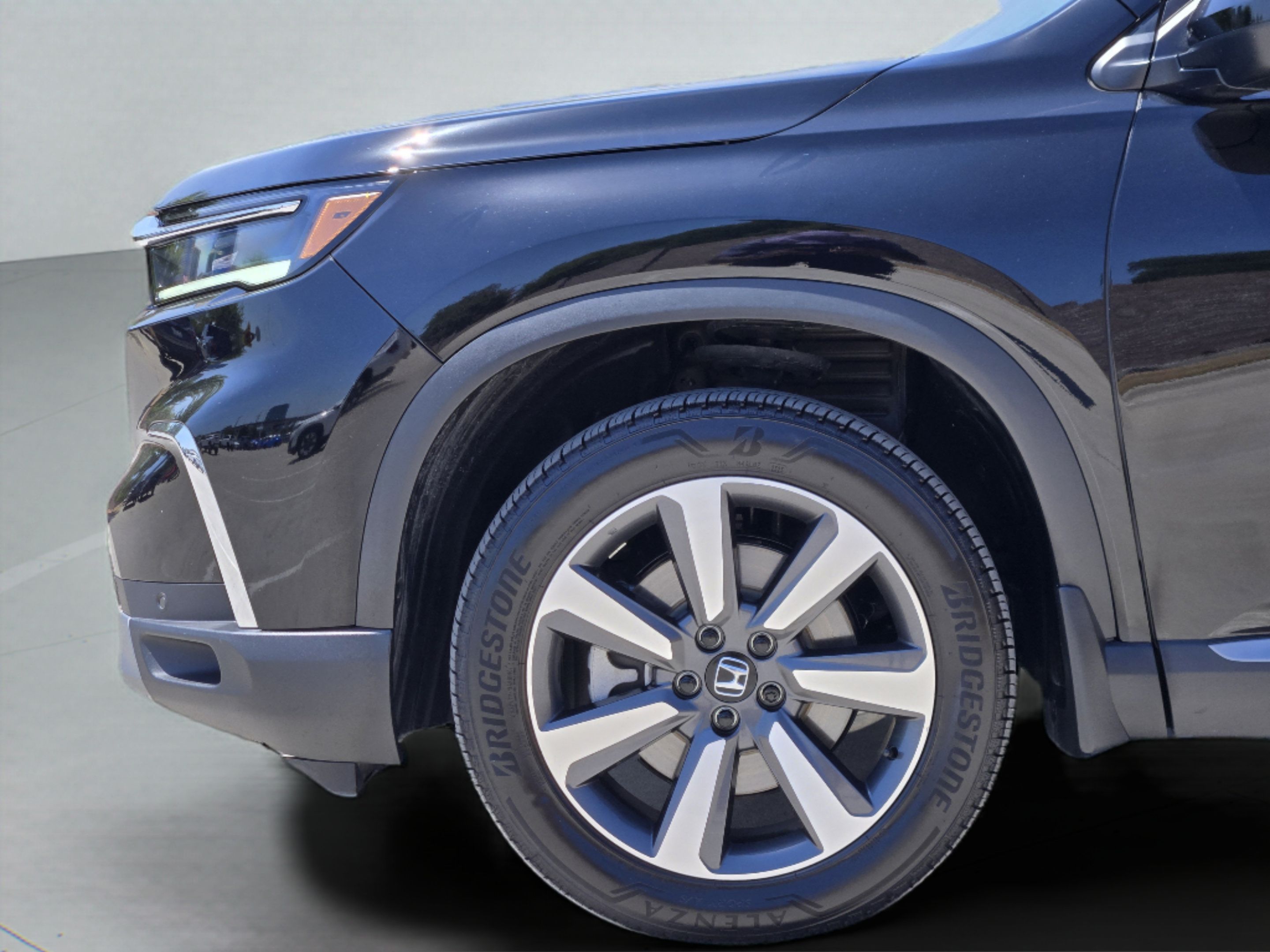 Certified 2025 Honda Pilot Touring image 41