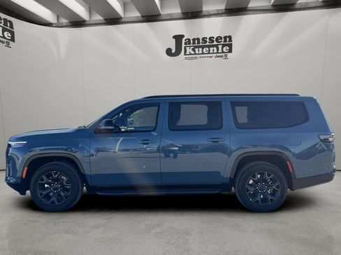 New 2026 Jeep Grand Wagoneer L Limited AWD/4WD image 1