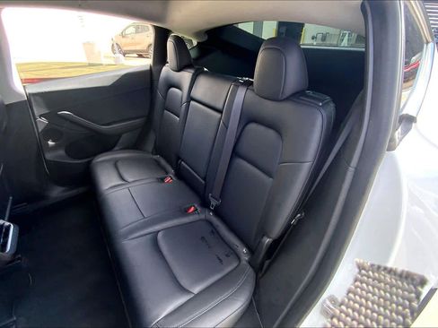 Used 2021 Tesla Model Y Long Range image 19