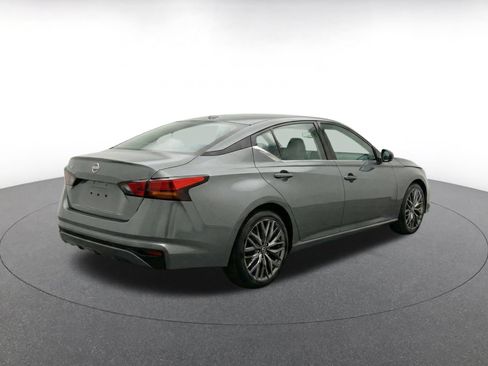Used 2025 Nissan Altima 2.5 SV FWD image 11
