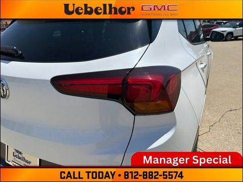 Used 2022 Buick Encore GX Essence w/ Experience Buick Package AWD/4WD image 7