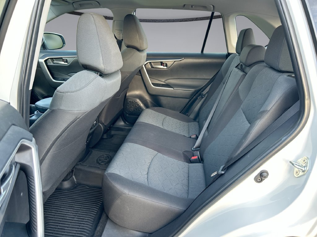Certified 2025 Toyota RAV4 XLE w/ Convenience Package FWD image 31