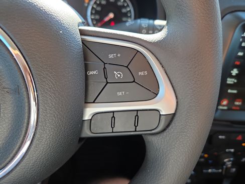 Used 2023 Jeep Renegade Latitude AWD/4WD image 12