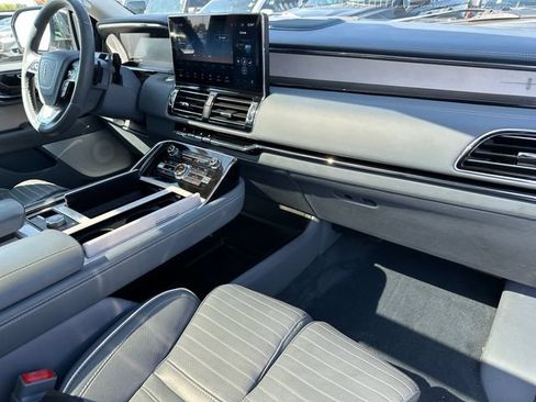 Used 2022 Lincoln Navigator Black Label AWD/4WD image 9