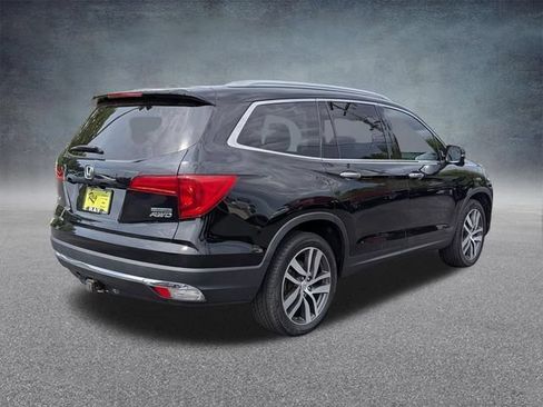 Used 2018 Honda Pilot Touring image 3