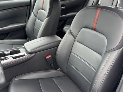Used 2025 Nissan Sentra SR w/ SR Premium Package FWD image 13