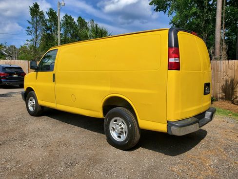Used 2021 Chevrolet Express 2500 RWD image 5