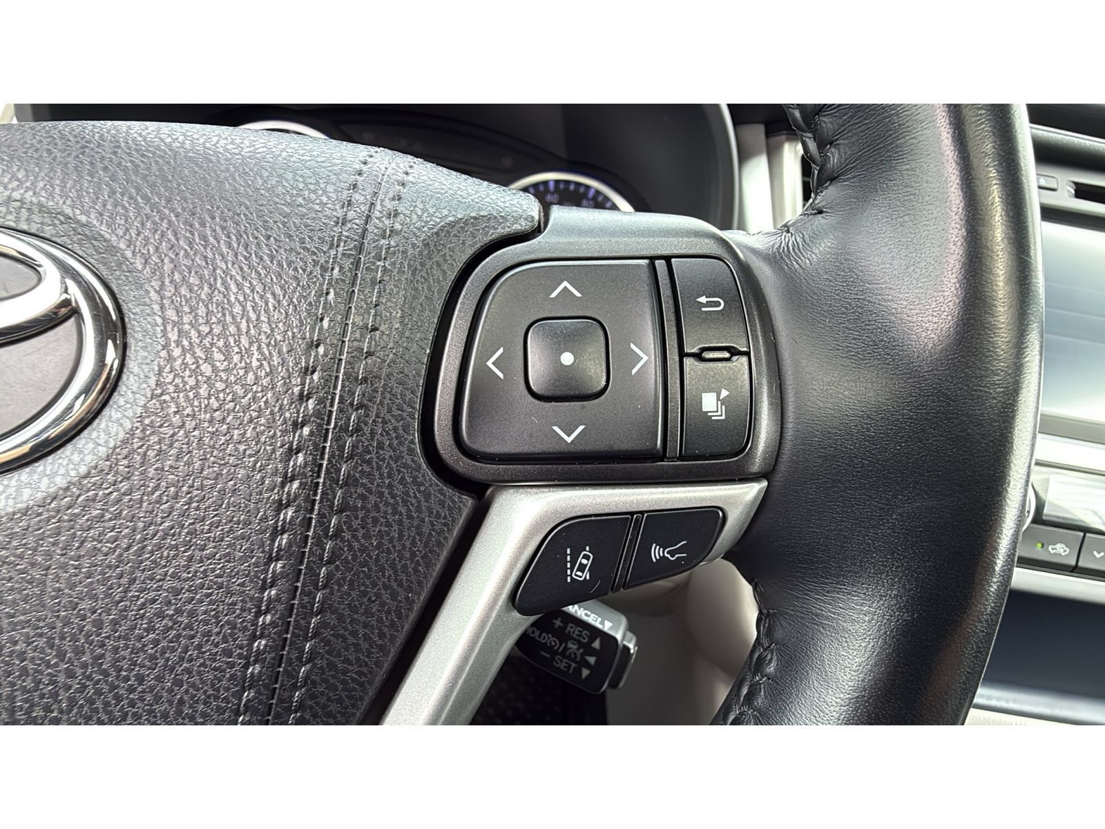 Used 2019 Toyota Highlander Limited AWD/4WD image 30