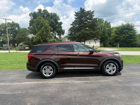 Used 2020 Ford Explorer XLT w/ Equipment Group 202A AWD/4WD image 6