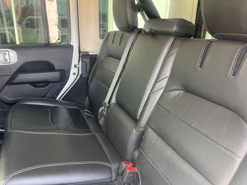 Used 2023 Jeep Wrangler Unlimited Sahara AWD/4WD image 9