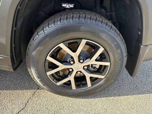 New 2025 Jeep Grand Cherokee L Limited w/ MOPAR Finishing Package image 19