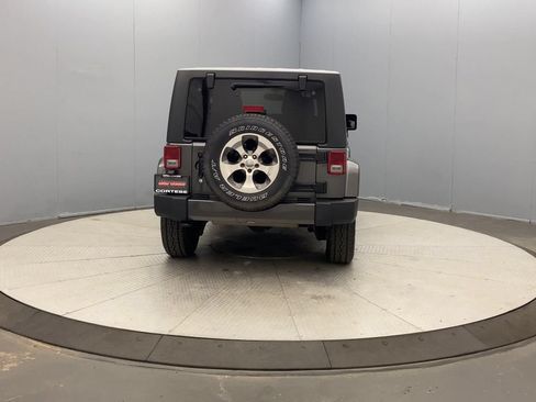 Used 2017 Jeep Wrangler Sahara AWD/4WD image 4
