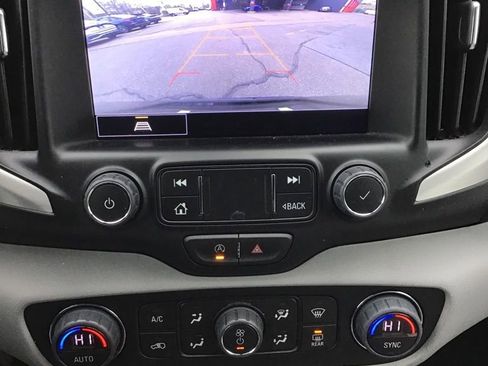 Used 2024 GMC Terrain SLT w/ Infotainment Package II AWD/4WD image 9