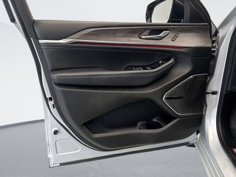 Used 2022 Jeep Grand Cherokee L Overland image 9