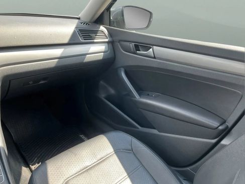 Used 2015 Volkswagen Passat 1.8T Limited Edition FWD image 9