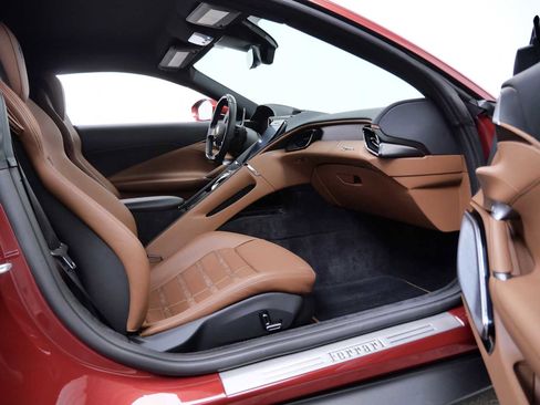Used 2023 Ferrari Roma RWD image 13