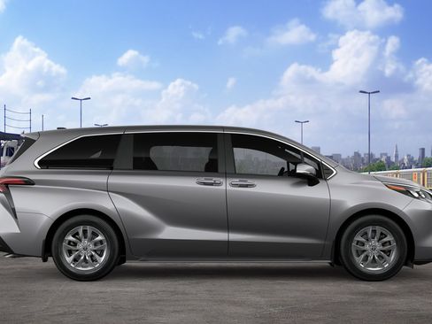 New 2026 Toyota Sienna LE FWD image 12