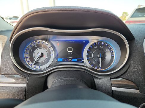 Used 2022 Chrysler 300 Touring w/ Sport Appearance Package RWD image 17