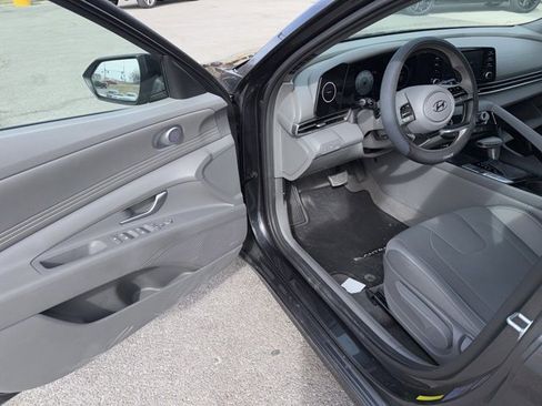 Used 2022 Hyundai Elantra SEL w/ Convenience Package image 27