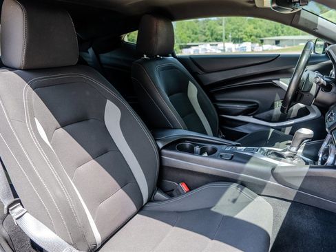 Used 2018 Chevrolet Camaro LT RWD image 29
