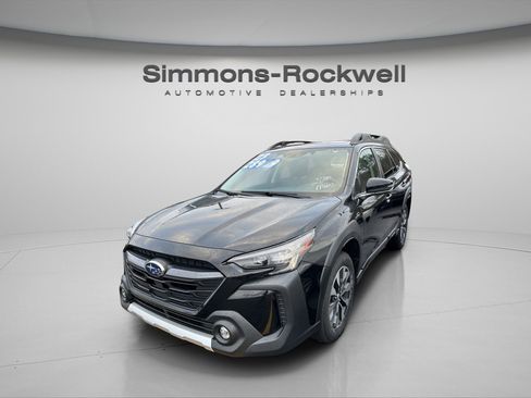 Used 2023 Subaru Outback Limited image 3