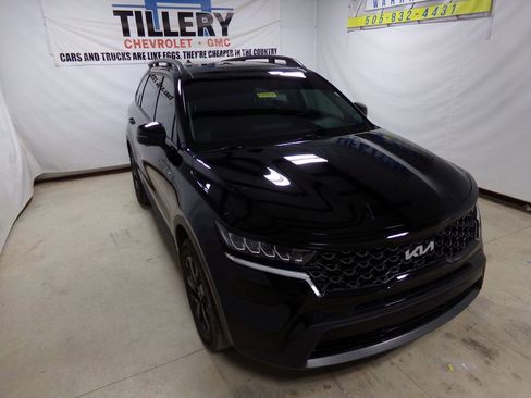 Used 2023 Kia Sorento S w/ Panoramic Sunroof Package image 1