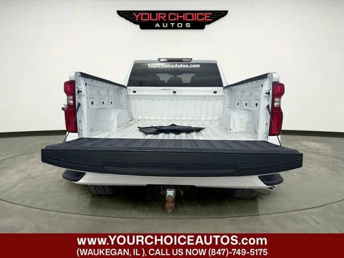 Used 2019 Chevrolet Silverado 1500 Custom w/ Custom Convenience Package AWD/4WD image 9