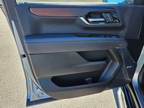 Used 2025 GMC Yukon Denali image 10