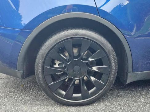 Used 2023 Tesla Model Y AWD image 16