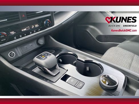 Used 2023 Nissan Rogue SV image 22