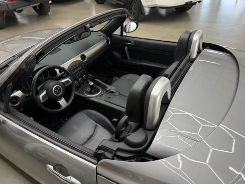 Used 2009 MAZDA MX-5 Miata Grand Touring w/ Premium Pkg RWD image 25