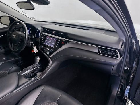 Used 2020 Toyota Camry SE w/ Carpet Mat Package image 26