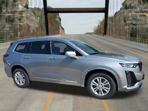 New 2025 Cadillac XT6 Luxury image 13