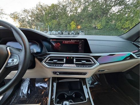 Used 2021 BMW X5 sDrive40i w/ Premium Package image 11