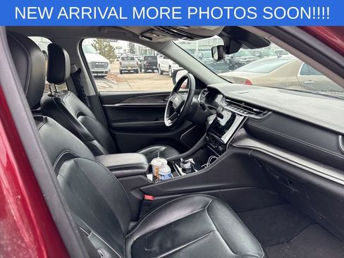 Used 2022 Jeep Grand Cherokee L Limited w/ Black Appearance Package image 11