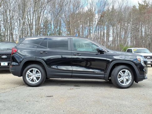 Used 2023 GMC Terrain SLE w/ LPO, Floor Liner Package AWD/4WD image 3