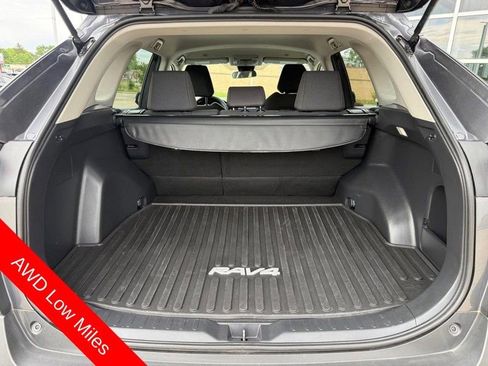 Used 2024 Toyota RAV4 LE AWD/4WD image 4