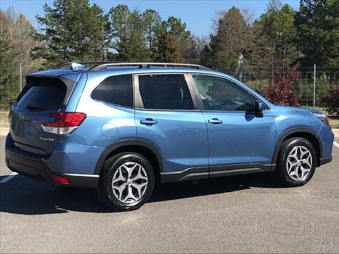Used 2020 Subaru Forester Premium image 3