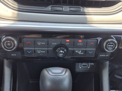 Used 2025 Jeep Compass Limited AWD/4WD image 32