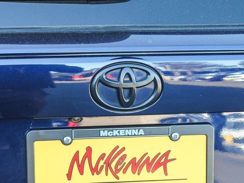 Used 2023 Toyota RAV4 XLE Premium image 10