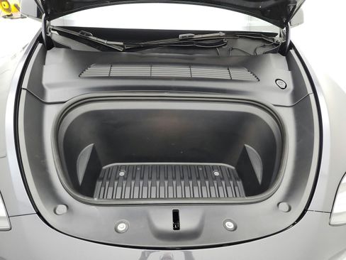 Used 2025 Tesla Model Y Long Range RWD image 17