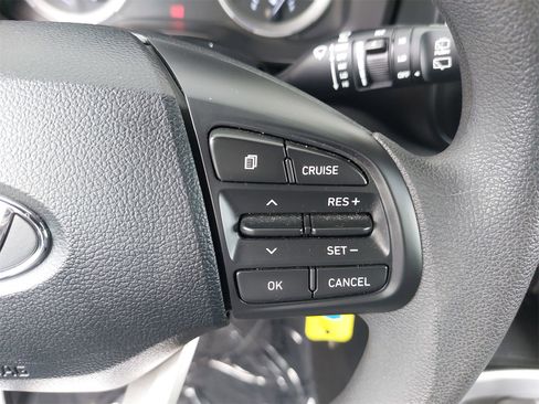 Used 2022 Hyundai Venue SE image 18