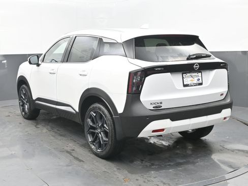 Certified 2025 Nissan Kicks SR FWD image 6