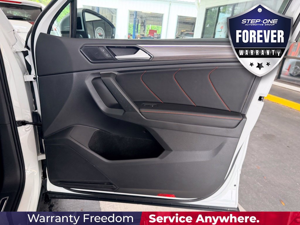 Used 2024 Volkswagen Tiguan SE AWD/4WD image 34