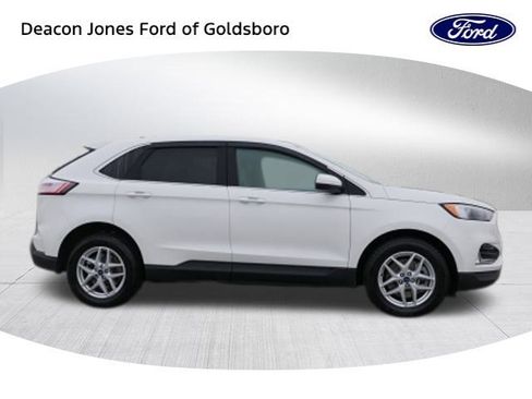 Used 2022 Ford Edge SEL w/ Convenience Package image 2