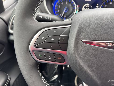 New 2026 Chrysler Pacifica Select image 11